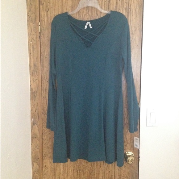 🌼 5 for $25🌼 Fit & Flare Cross Front Dress - Picture 2 of 6